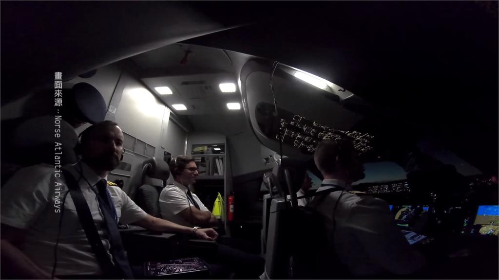 波音787客機載45名科學家　成功降落南極「冰雪跑道」
