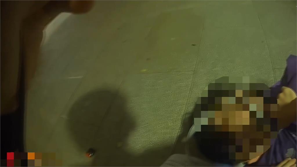 為了限量鯨魚碗! 女子闖紅燈不甩取締 員警壓制在地