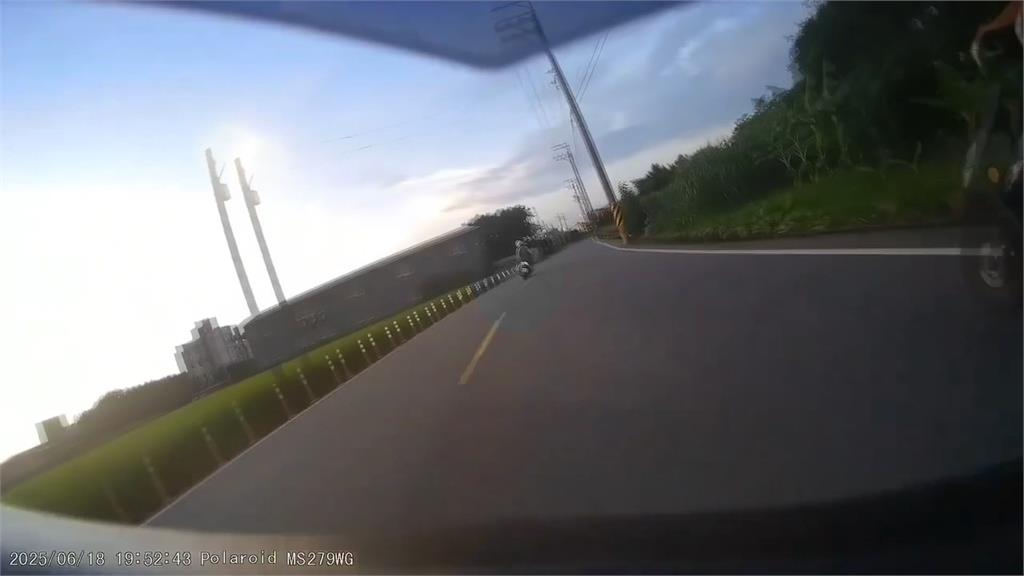 桃園高中生死亡車禍! 騎士無照雙載自撞電桿雙亡