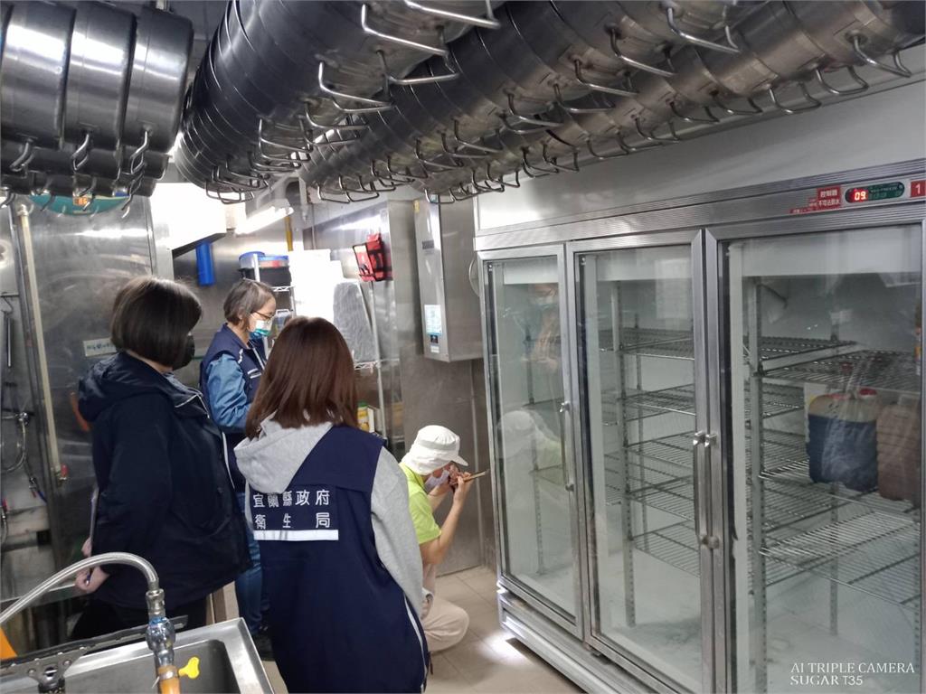 宜蘭連鎖火鍋店驚傳食物中毒 10人驗出諾羅病毒