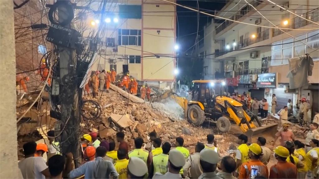 印度新德里老舊男宿舍倒塌　11人獲救、5人喪生
