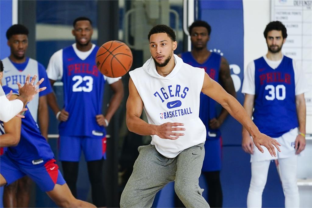 快新聞／NBA重磅交易！哈登、西蒙斯互換東家　籃網3巨頭宣告解體