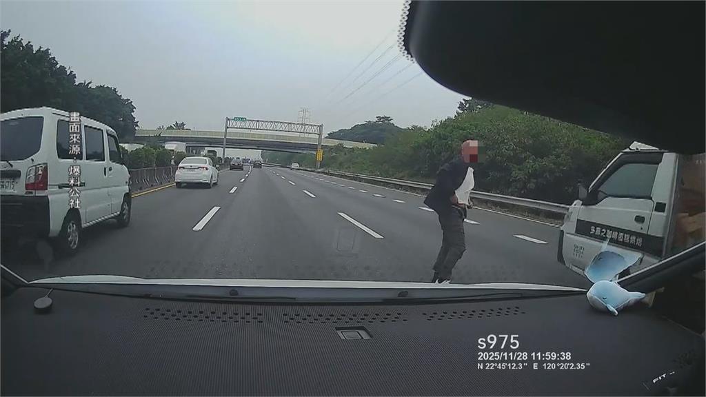 國道上前車後座「摔出人」　警未接獲報案將介入調查