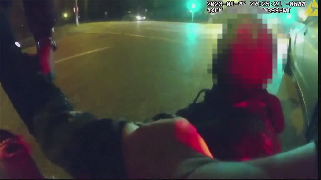 非裔男遭5警毆打致死!痛喊「媽媽」成遺言 駭人畫面曝光引網痛罵