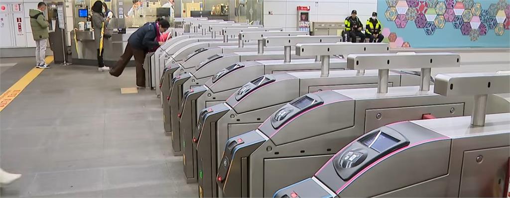 捷運站內禁止飲食卻有小吃攤引熱議！他神回「１句話」全場笑瘋：沒法反駁