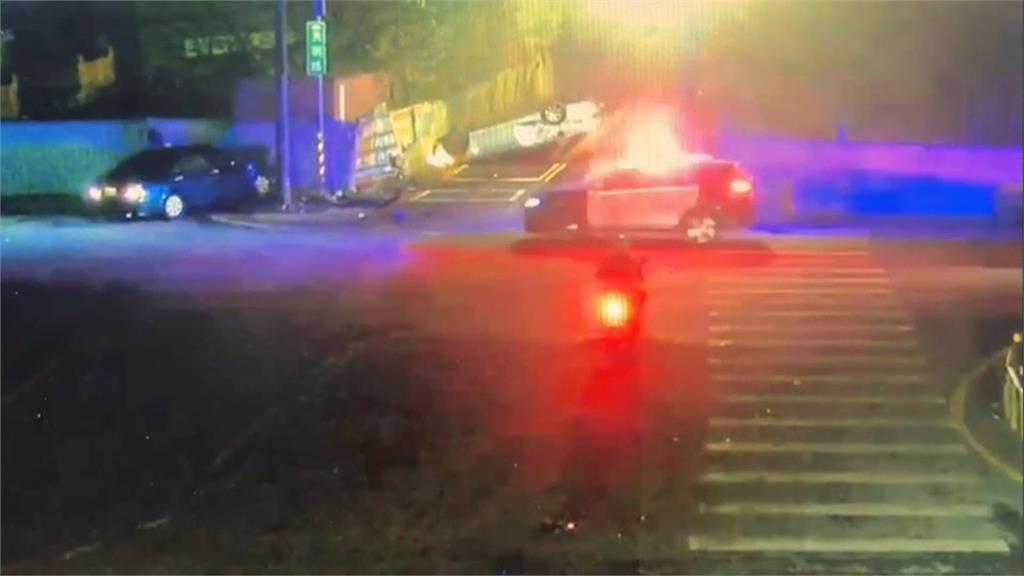 桃園通緝犯逃逸撞車狼狽遭逮 警車上搜出多包毒品