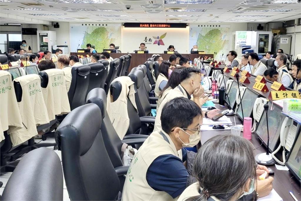 凱米中心今凌晨出海 黃偉哲:暴風圈仍籠罩慎防豪大雨