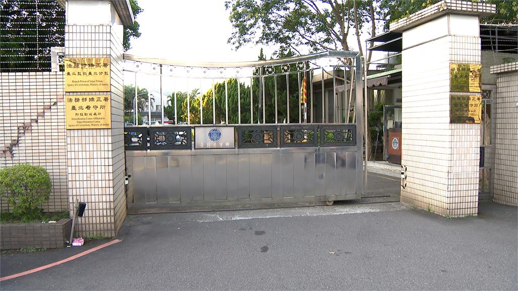 王世堅旅行承諾來送便當 主菜"雞鴨"便當、"起酥"蛋糕
