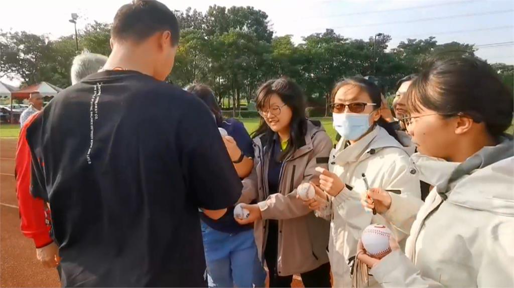 回母校參加校慶分享經驗 投手陳柏清:準備好應戰經典賽