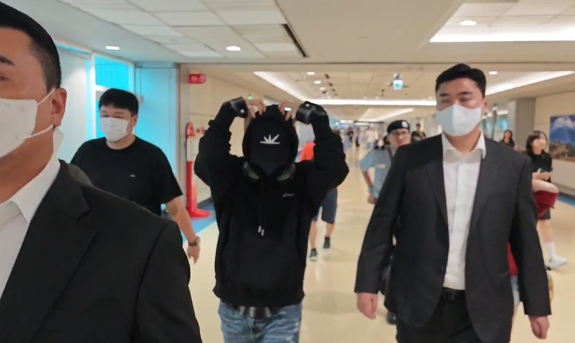快新聞/李準基來了!送飛吻、花式愛心連發 台語告白粉絲「我愛你」