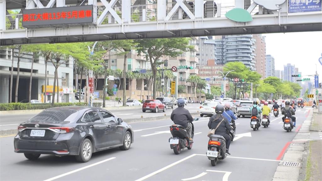 淡江大橋通車首上班日 通勤族驚呼:省約半小時