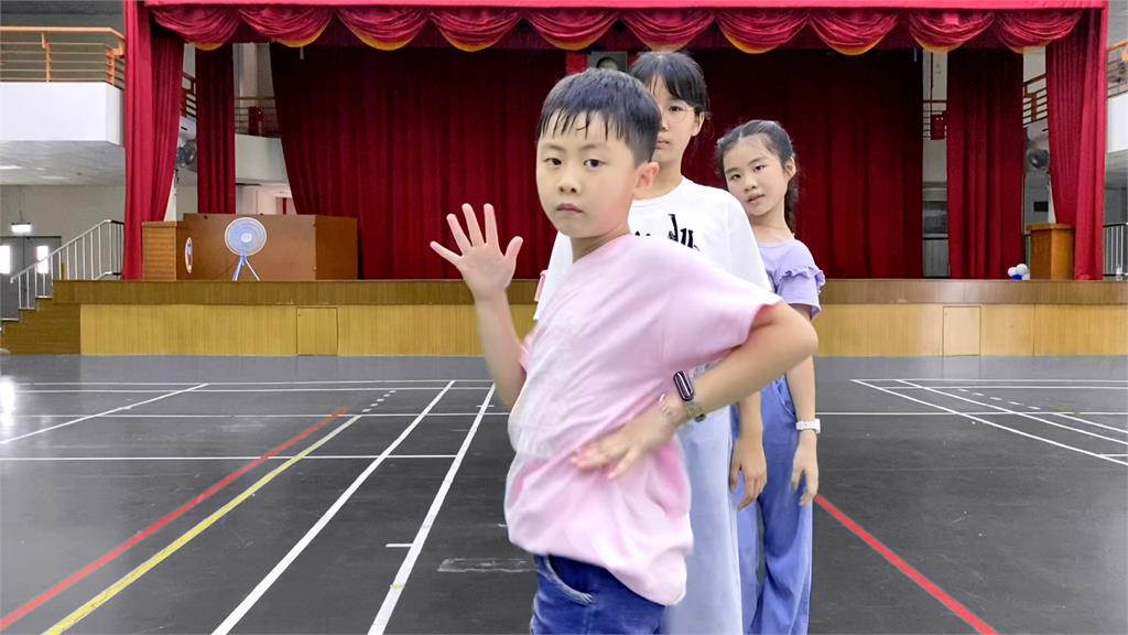 20名國小生學「阿嬤饋咖」　僅花14小時練成合舞驚艷網