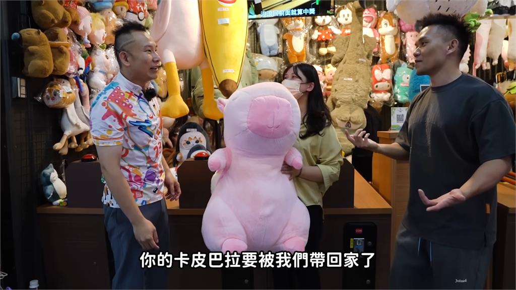 保齡球國手「和夜市老闆娘PK推球」　結果曝他信心被打擊：完蛋了