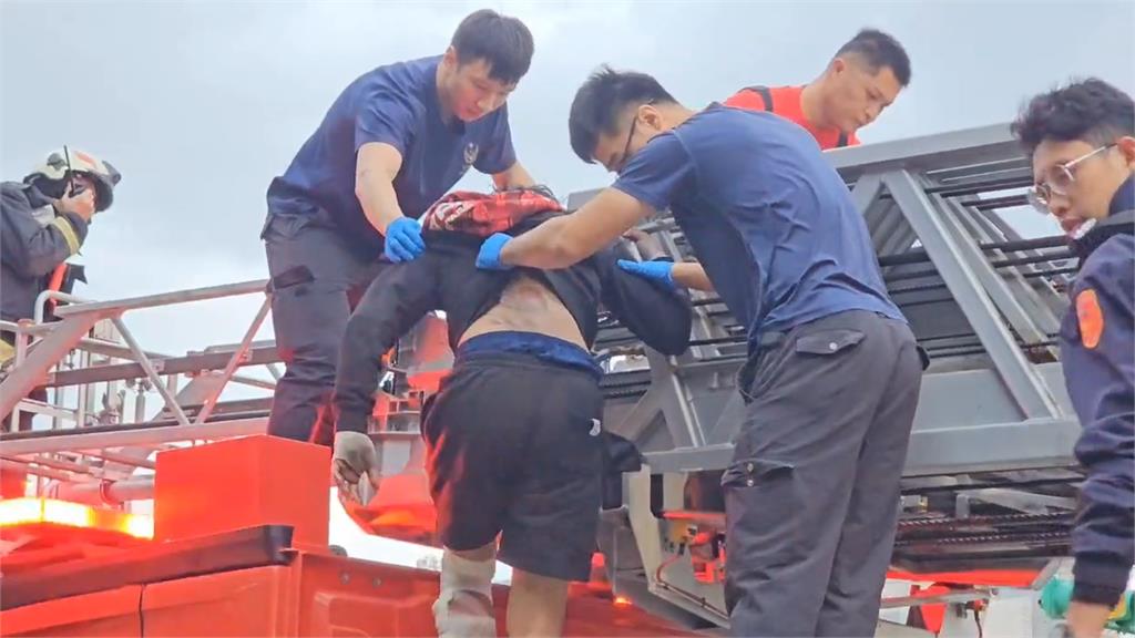 快新聞/大鬧台鐵!基隆1毒品嫌犯「駕車衝鐵軌」致交通中斷 通勤族全遲到