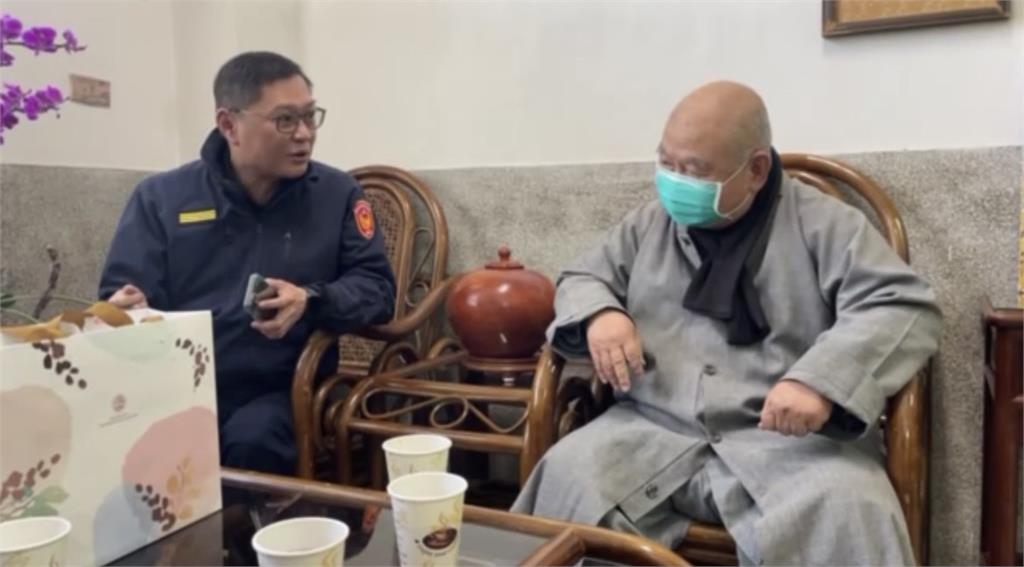 詐騙集團退散!土城警走入寺廟攜手住持「宣導識詐」防信眾受騙