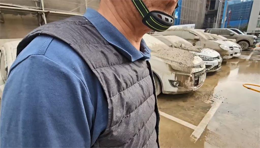 快新聞/15輛車遭殃!桃園建案施工「泥」從天降 建商允諾會負責