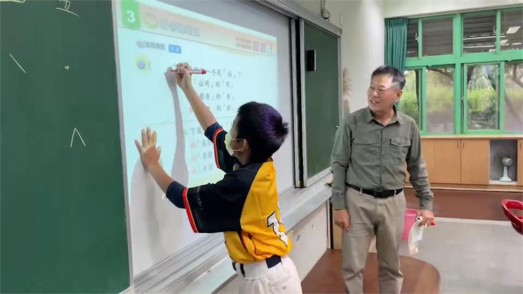 傳承台語!還自編教材考證照 人稱「阿樹哥」黃逸樹教台語