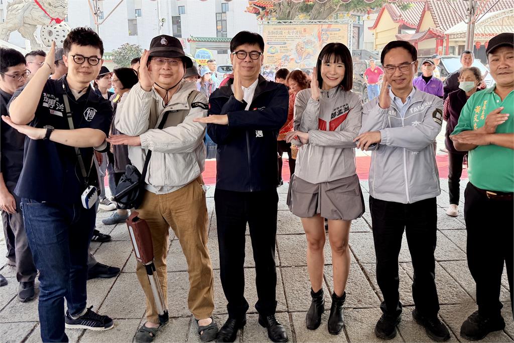 快新聞／人氣超旺！陳其邁高雄3區走春拜廟　祈願國家繁榮進步、馬上成功