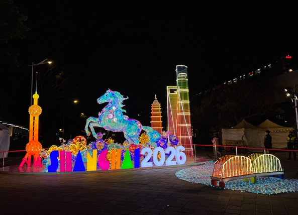 台北燈節主持人嗨喊「這裡是上海」遭嗆！周軒笑蔣萬安「這事」：被台灣人洗臉