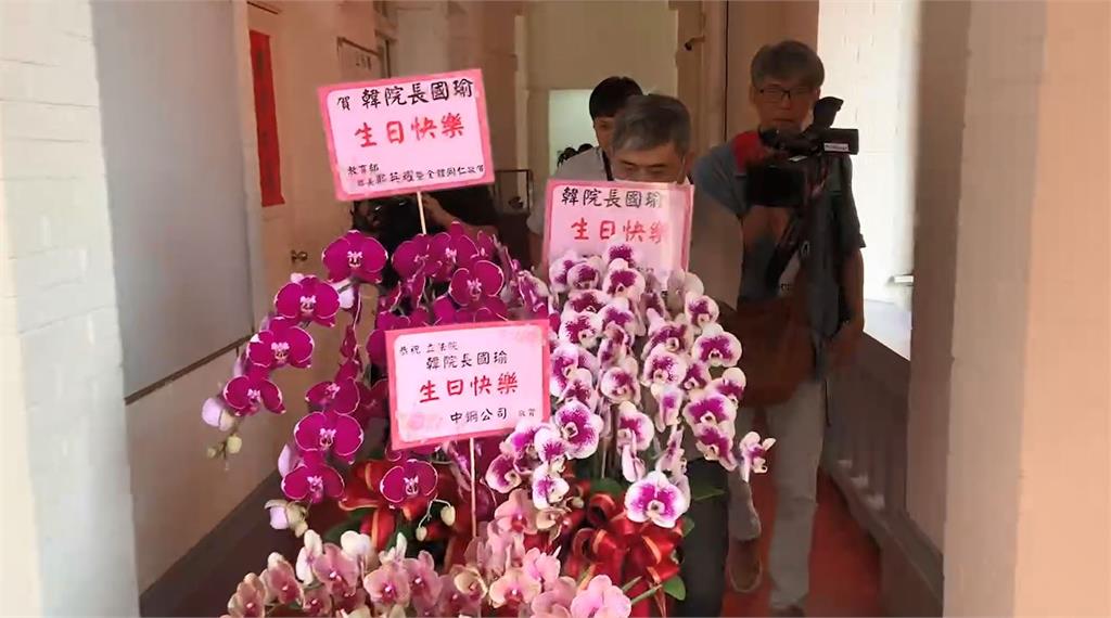 快新聞/韓國瑜歡度67歲生日 朝野各界紛送花籃祝福