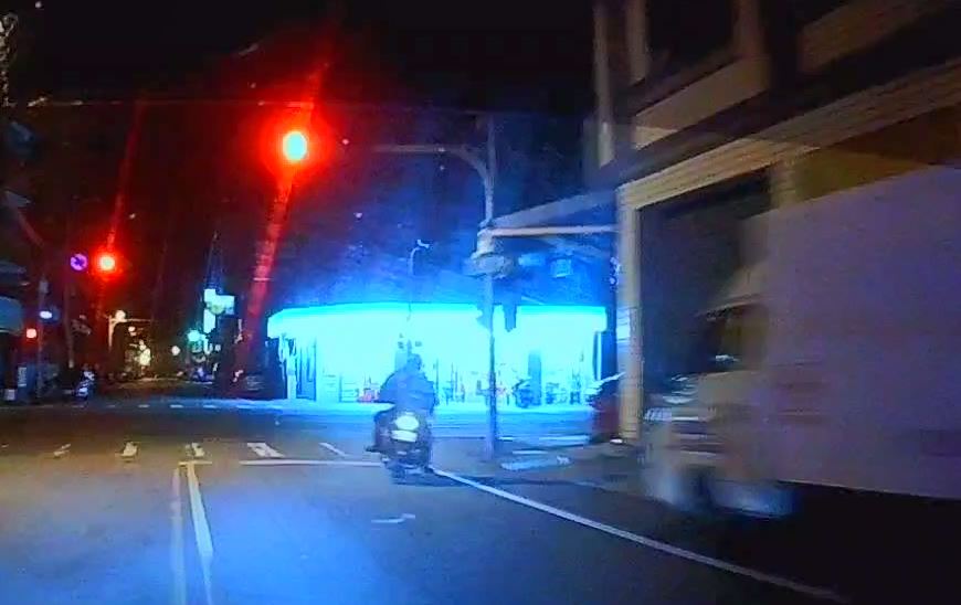 很囂張!花蓮男無照騎車又違規 竟還偷鋁梯、磚頭當場被逮