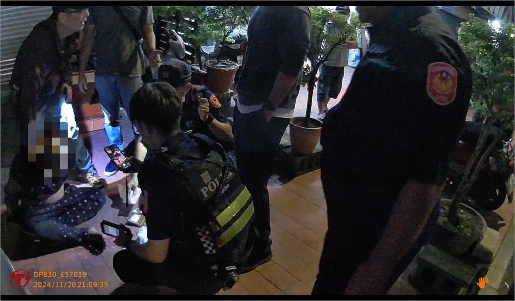快新聞/剛領10萬出就遭搶!警20分鐘內逮人 網見圍捕驚喊:枋寮大亂鬥