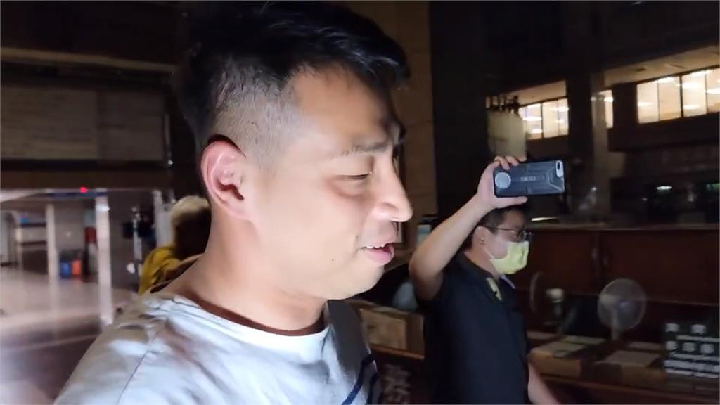 張秉鈞涉詐領助理費 父子移送地檢署複訊