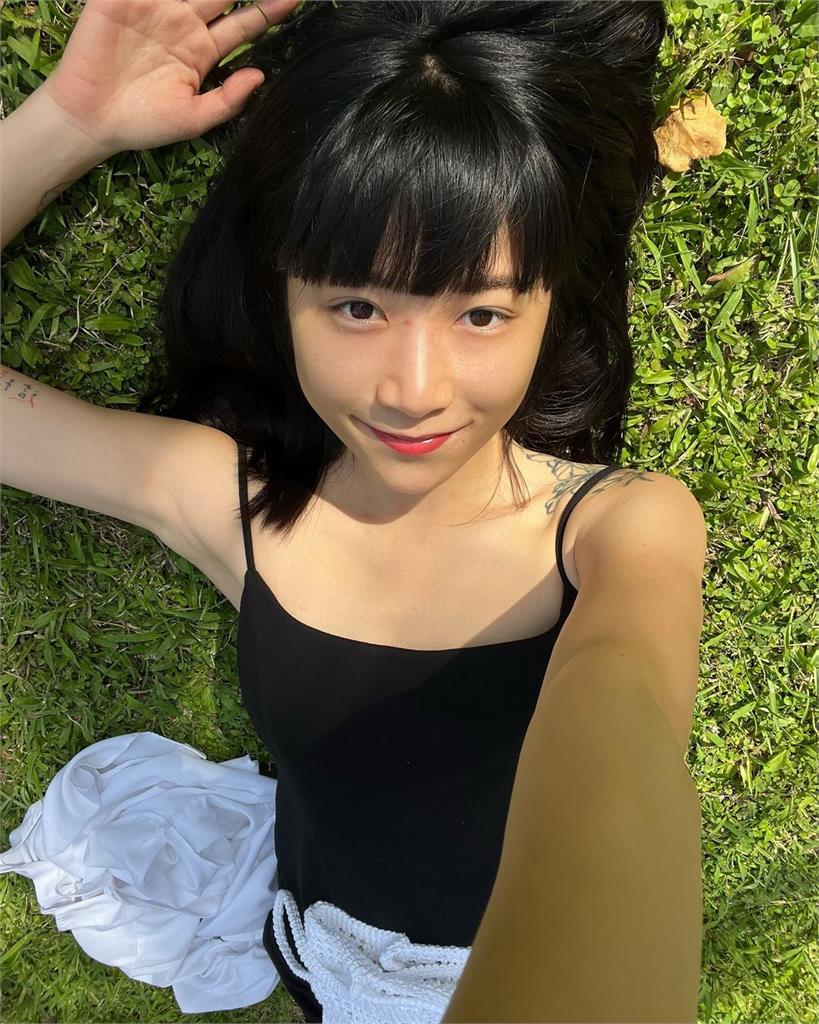 極簡女孩交了「天菜男友」!NanaQ認愛刺青哥「1舉動」對方秒評:100分