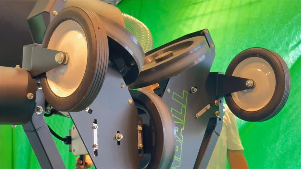 台灣12強奪冠秘密武器 智慧型發球機「IPitch」背後推手是他!