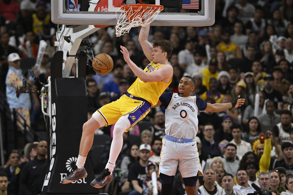 NBA(影)/詹皇大三元演出 湖人客場擊敗馬刺中止3連敗