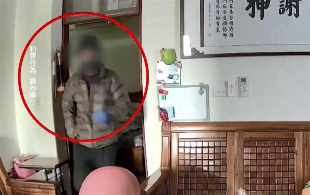 竊賊入室偷竊手法熟練 匍匐前進躲監視器