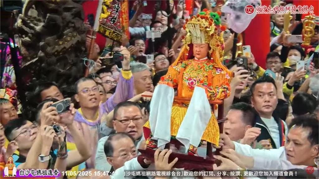 33萬人見證媽祖神蹟!「粉紅超跑」15:45回宮萬人高喊進喔…震撼畫面曝光