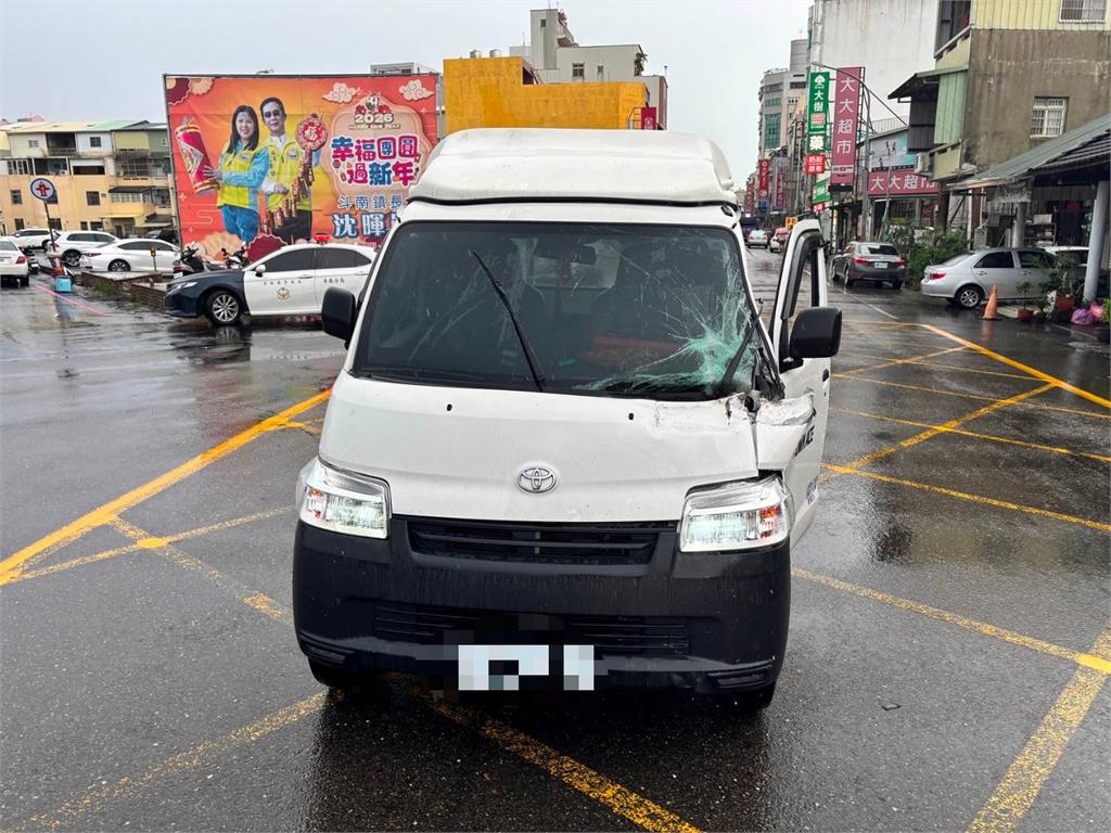 車斗門沒關趴趴走! 雲林工程車"猛搧"貨車 網轟:殺人機器