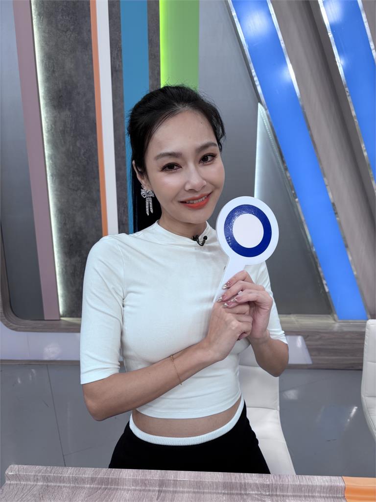 王思佳穿搭亮片沒在怕!當媽後皮膚易發癢、小孩還摳掉裝飾品