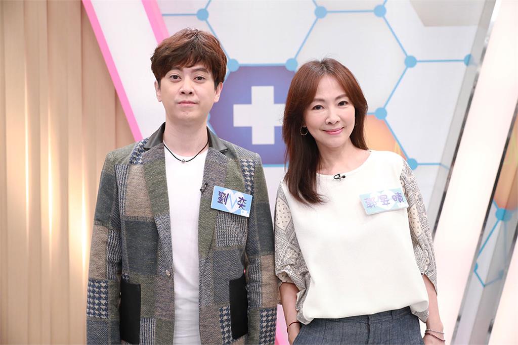 《醫學大聯盟》凍齡熟女郭昱晴接兒子下課!被誇漂亮心花怒放