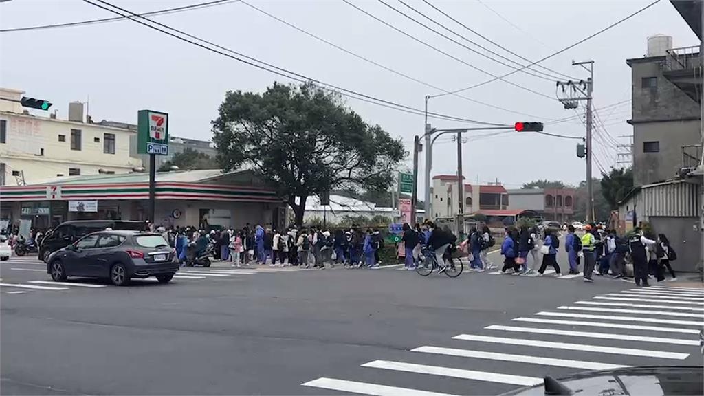 配合全中運提早開學　新竹學生搭嘸客運苦等