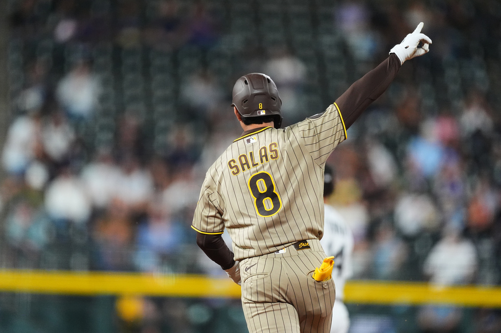 MLB(影)／20歲天才捕手炸裂426英尺！薩拉斯第一轟出爐　寫下35年罕見紀錄