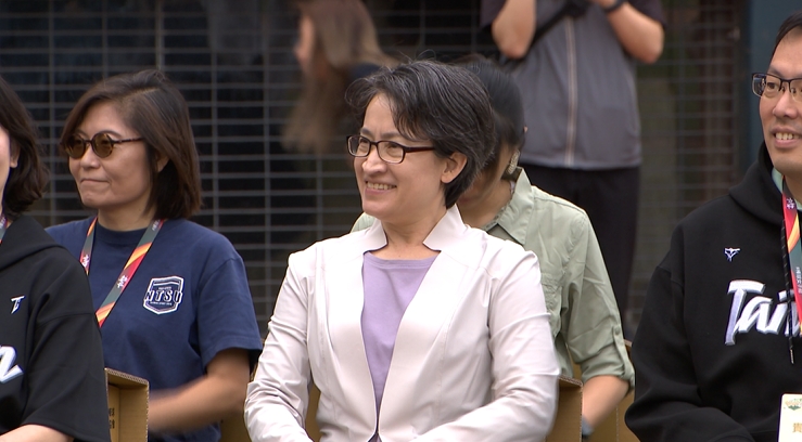 蕭美琴赴台中參加女棒聯賽閉幕　鼓勵選手勇敢追夢