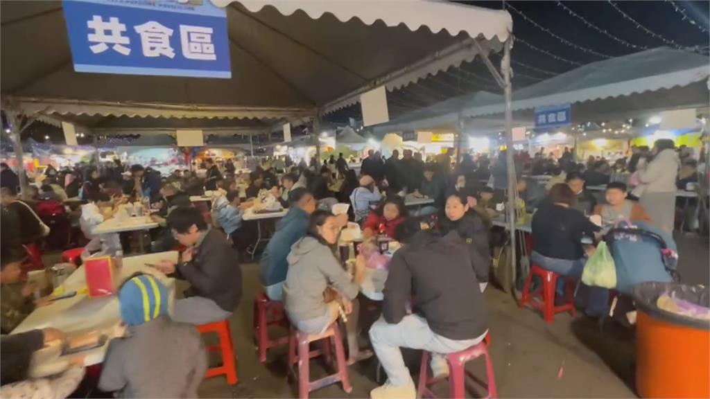 "超人力霸王"降臨高雄! 愛河周邊湧攤販.觀光人潮