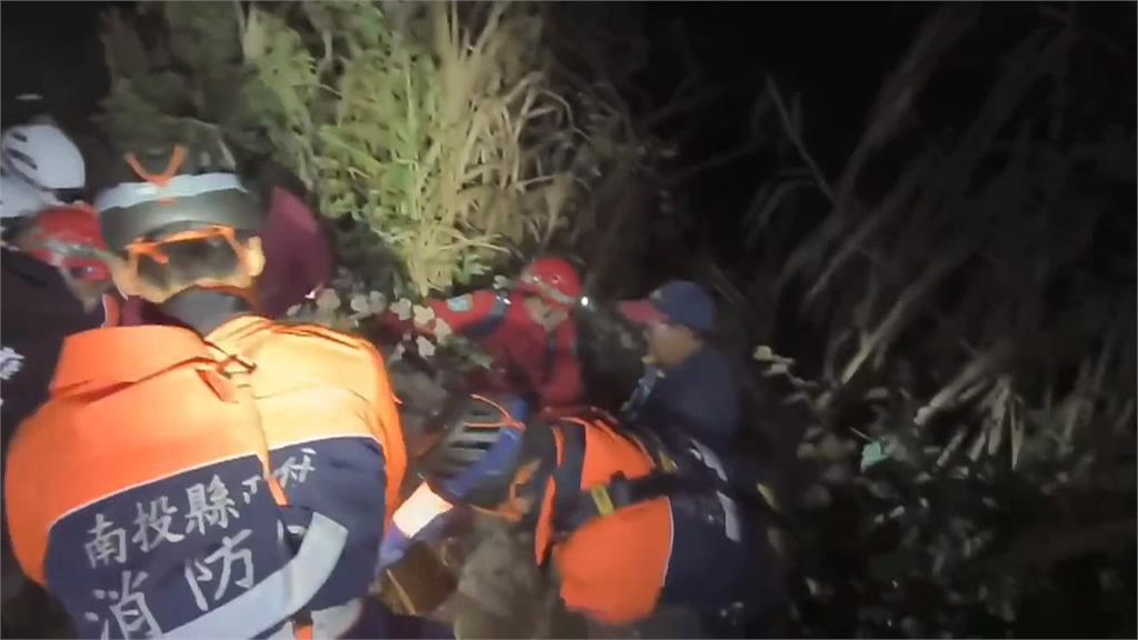 超幸運！　台14甲線車輛閃狗墜40米邊坡　駕駛獲救送醫