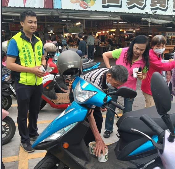 塑膠袋加收「1至5元不等」阿北不幹！2碗熱麵線「雙腳一夾」騎回家