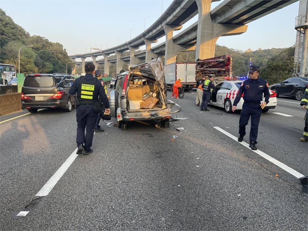 快新聞/上班塞爆!國1林口段一度回堵8公里 駕駛疑查看故障車輛遭撞死