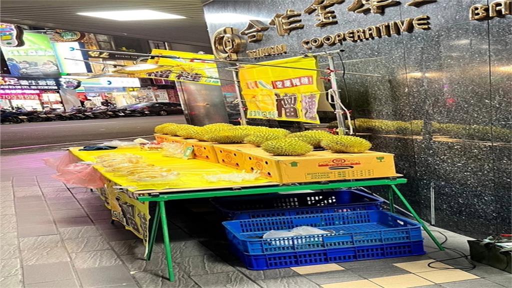 違規榴槤遭盤查 男揹「六條通」謊報身分遭拆穿