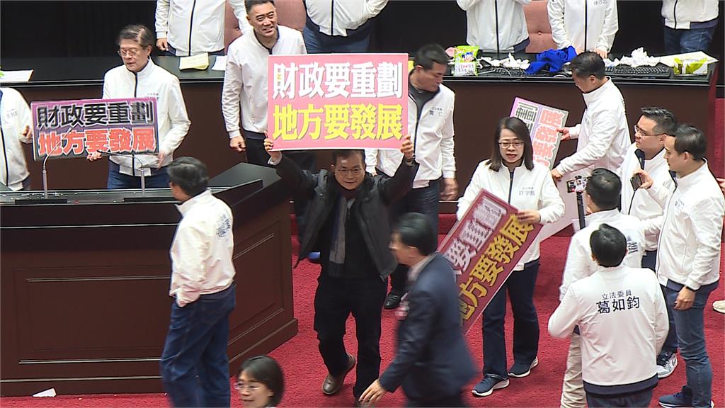 財劃法烏龍!政院週六邀首長研議 綠委要求國民黨先向國人道歉