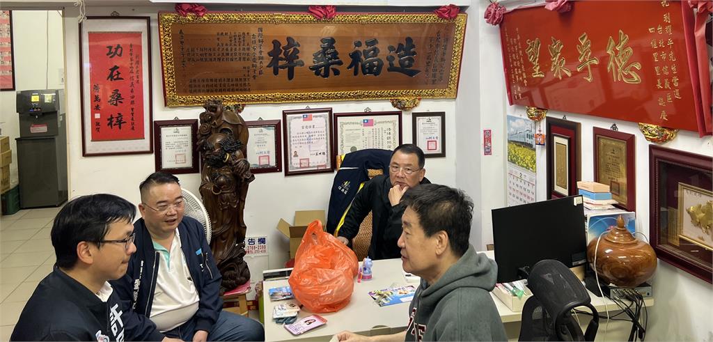 費鴻泰力挺子弟兵許原榮 2026松信選戰上演"芯費大戰2.0"