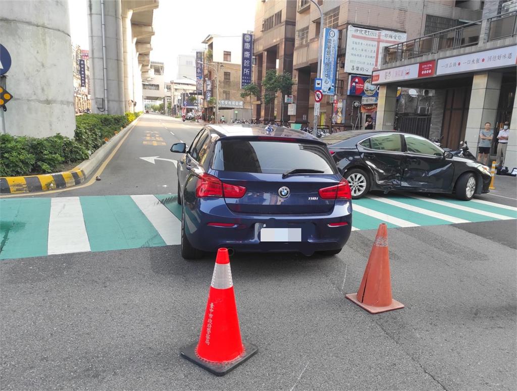 國道車輛翻覆未擺放警示牌 險釀二次追撞