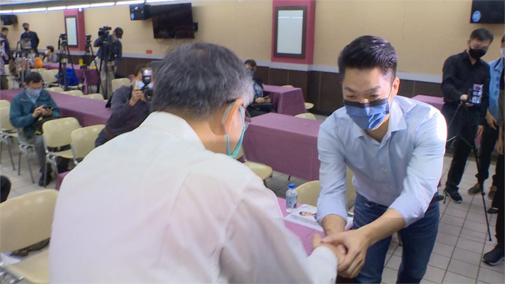 才隔空駁火又碰面! 柯文哲、蔣萬安「互動尷尬」下秒較勁!
