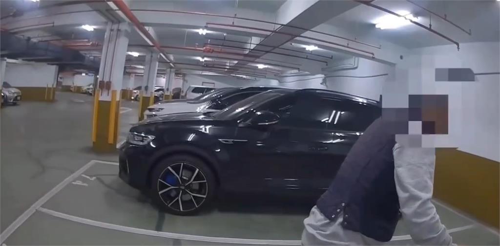 快新聞／倒臥停車格！宜蘭男就地打地鋪睡覺　警方勸戒離開