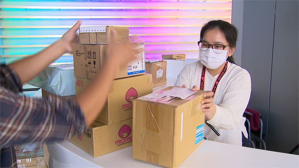 沒信用卡也能買！　電信業跨足電商　推無卡分期、點數回饋搶商機