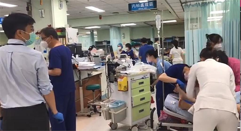 附近都在震！屏東明揚工廠爆炸釀1死96傷「急診室被塞滿」現場畫面曝